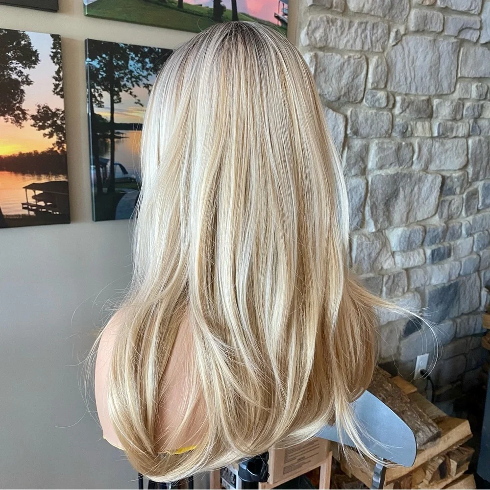 FABULOUS BLONDE LAYERED WIG 💕Adjustable Mesh Inside 💕Synthetic💕SO natural !💕